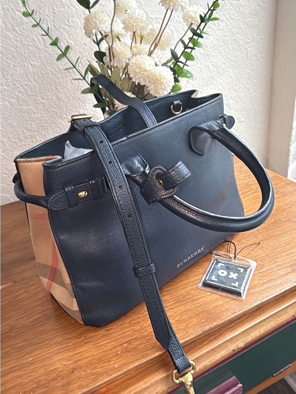 Burberry Black Leather Top-Handle Tote with Vintage Check Panels - Picture 5 of 16